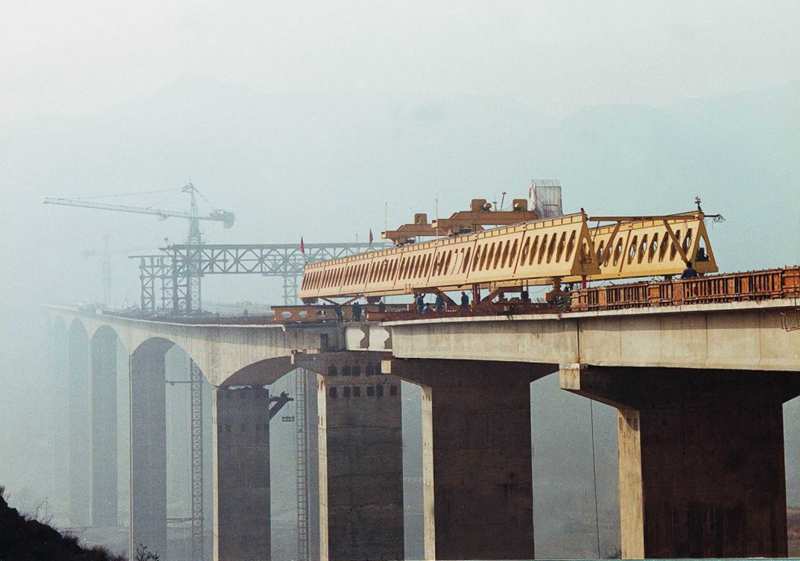highway bridge construction crane